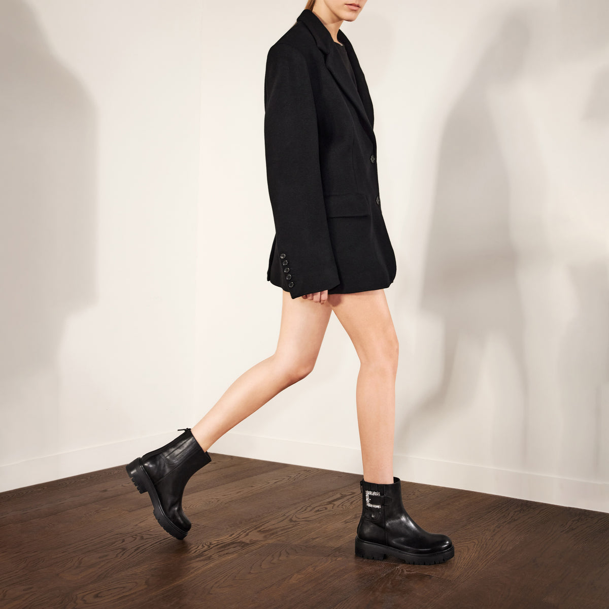 STACCATO chelsea boots on model, view 1