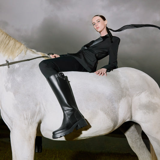 Boots - Black Leather Knee-High Boots with Buckle Detail EEZ42